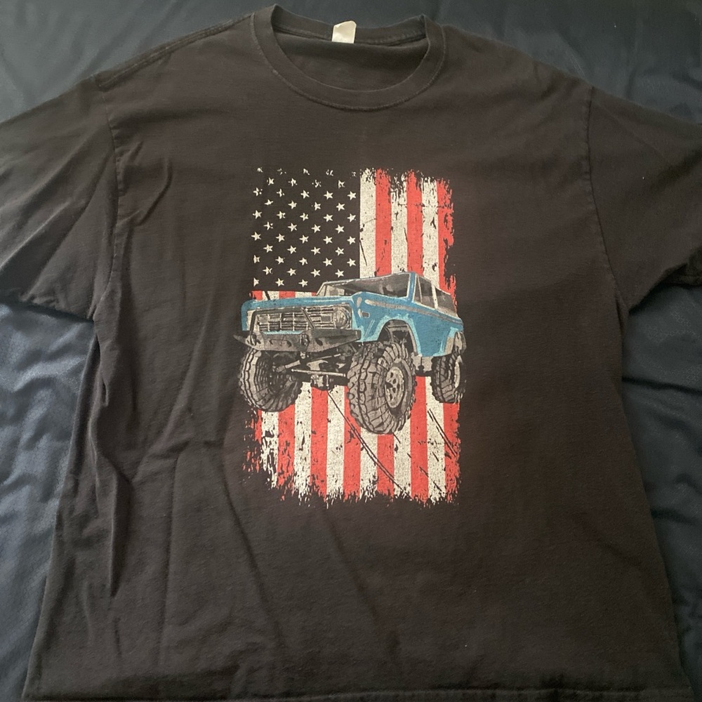 Car shirt size L